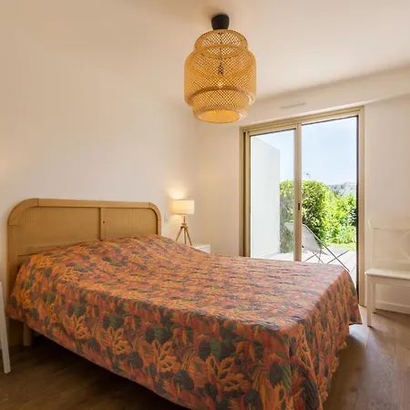 Rez De Jardin, Grande Terrasse Dans Avec Piscine Αντίμπ